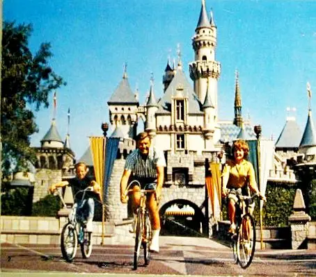 1966 schwinn catalog Disneyland 2